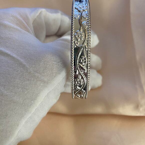 Pure copper magnetic therapy bangle bracelet with a floral pattern - Picture 8 of 8